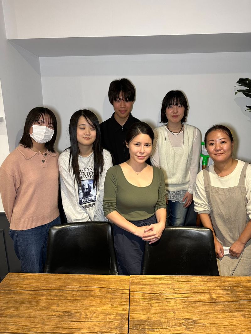 市立札幌開成中等教育学校の皆さんとのインタビュー時の集合写真